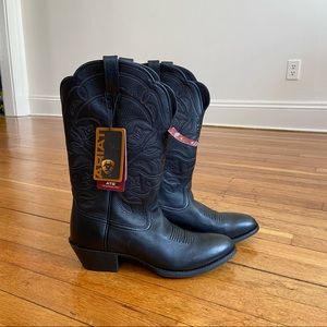 With tags Black Ariat Heritage R Toe Western Boots Size 8.5 Style 15770